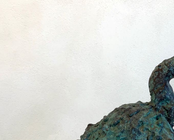 Skulptur i bronze, h: 27 - l: 39,5 - b: 21 cm. - Pris: 24.000 kr.