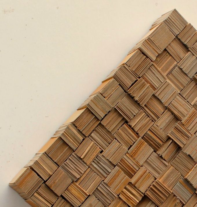 Uden titel, 2021, assemblage (ruderform uden ramme), pap, 36 x 36 cm. - 8.000 kr.
