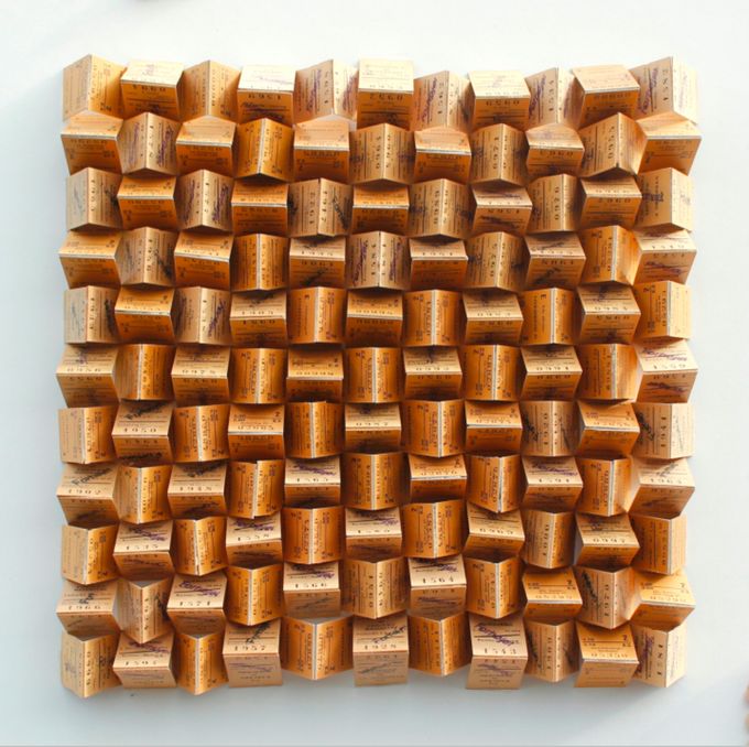Uden titel, 2021, assemblage (kvadrat) af pap. I hvid kasseramme 46 x 46 cm. - 9.000 kr. - SOLGT